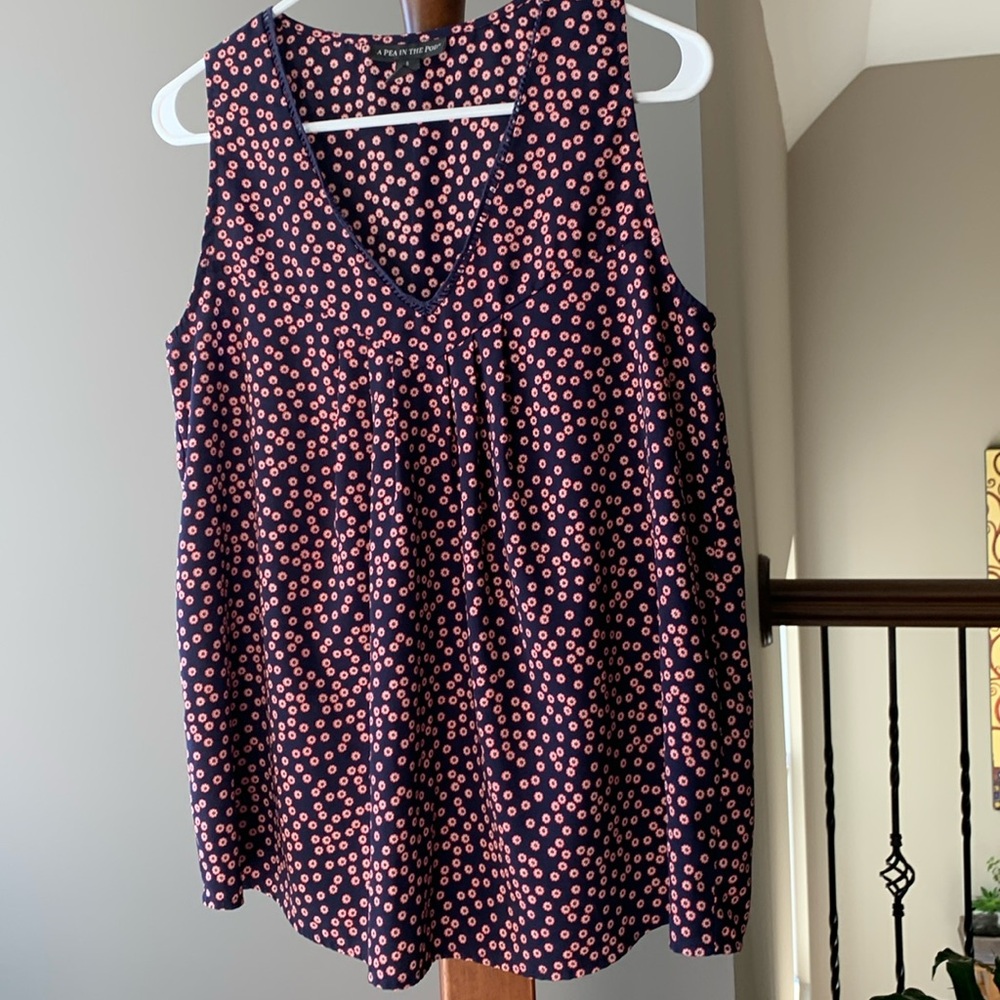 A Pea in the Pod Navy Red White Sleeveless Top Deep V-neck Size Small